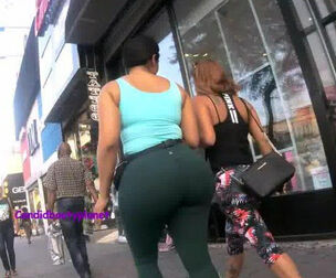 Supah Ginormous Green Candid Bum Ambling in Stretch pants