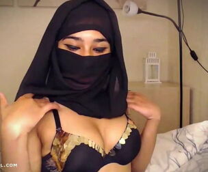 Amiraserious ckxgirl outrageous niqab bra webcam undertaking