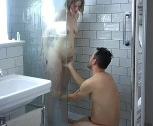 Washing Each Other - Glamour Douche Make-out