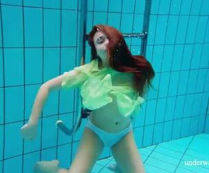Gradual teen tot Nina Mokhnatka swims nearly someone's skin